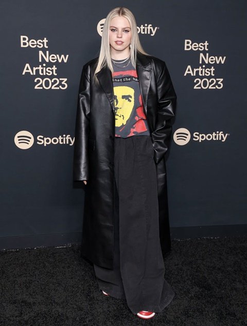 What Size Is Renee Rapp? A Body Measurements Breakdown